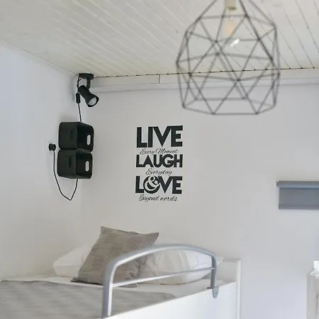 아파트 Sea View House 챠브타트