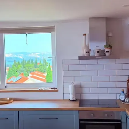 아파트 Sea View House 챠브타트